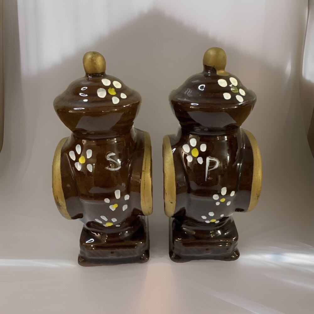 Vtg Davar Japan Redware Salt Pepper Shakers Coffee Grinder Western Wagon Daisy